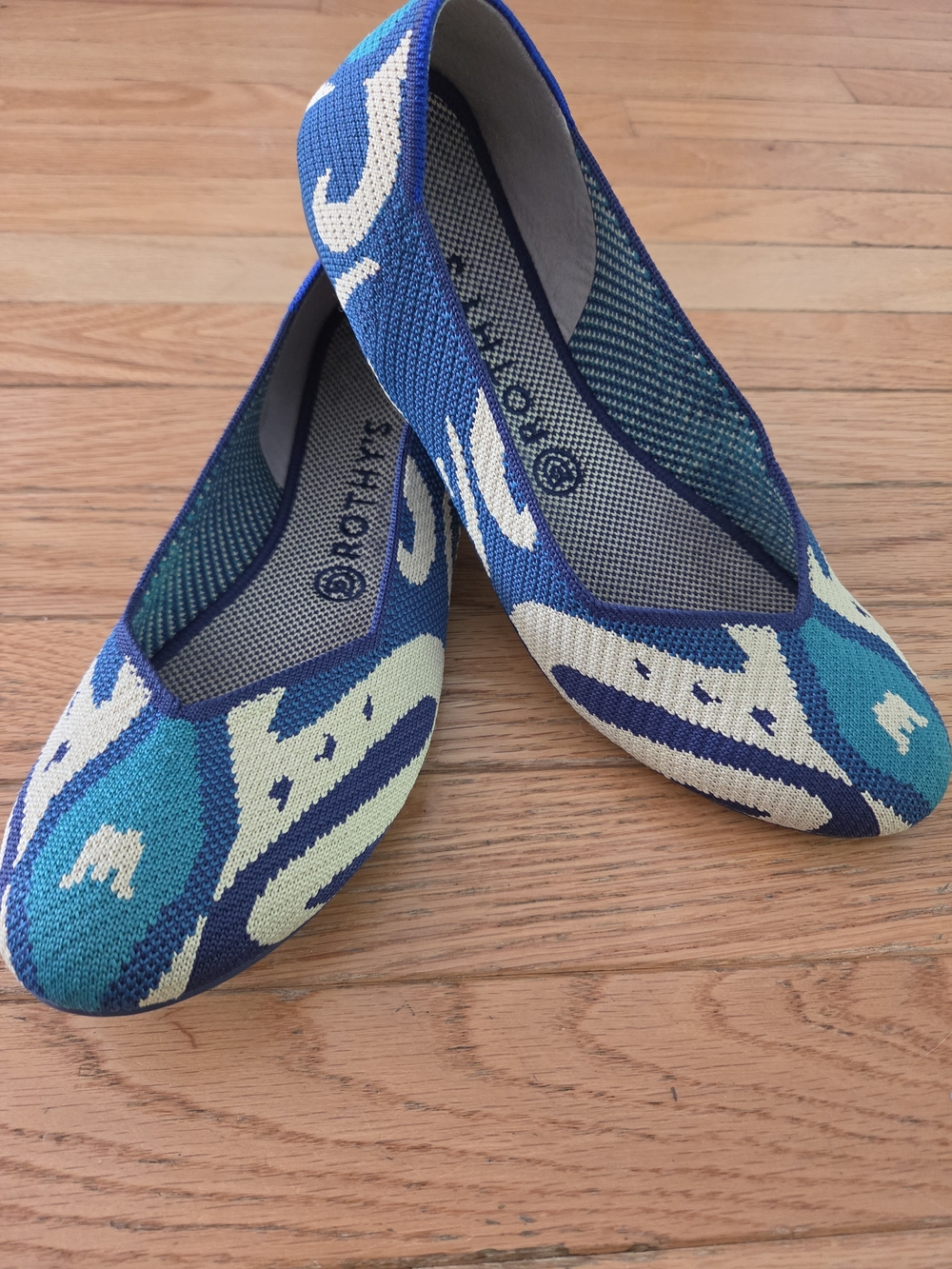 Roth’s The Flat Retired Moroccan Blue Ikat Pattern  Shoes Size 9.5